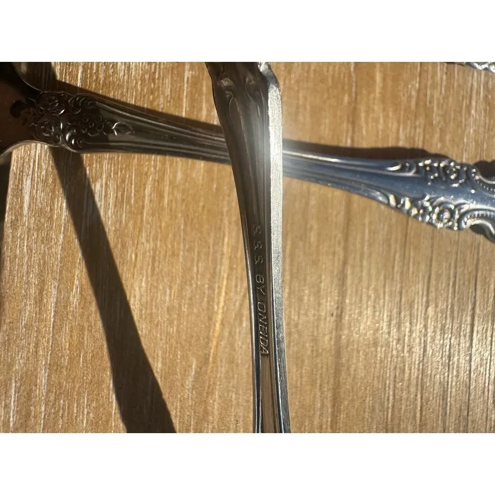4 ONEIDA Renoir-Pembrooke Stainless Sss 1991 Floral Pierced Salad‎ Forks USA